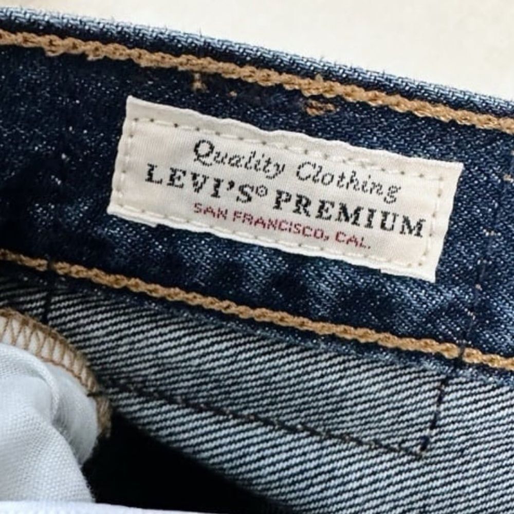 Levi’s Dark Wash Denim Shorts - Picture 2 of 4